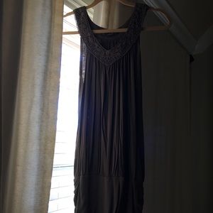 Sleeveless, brown tunic